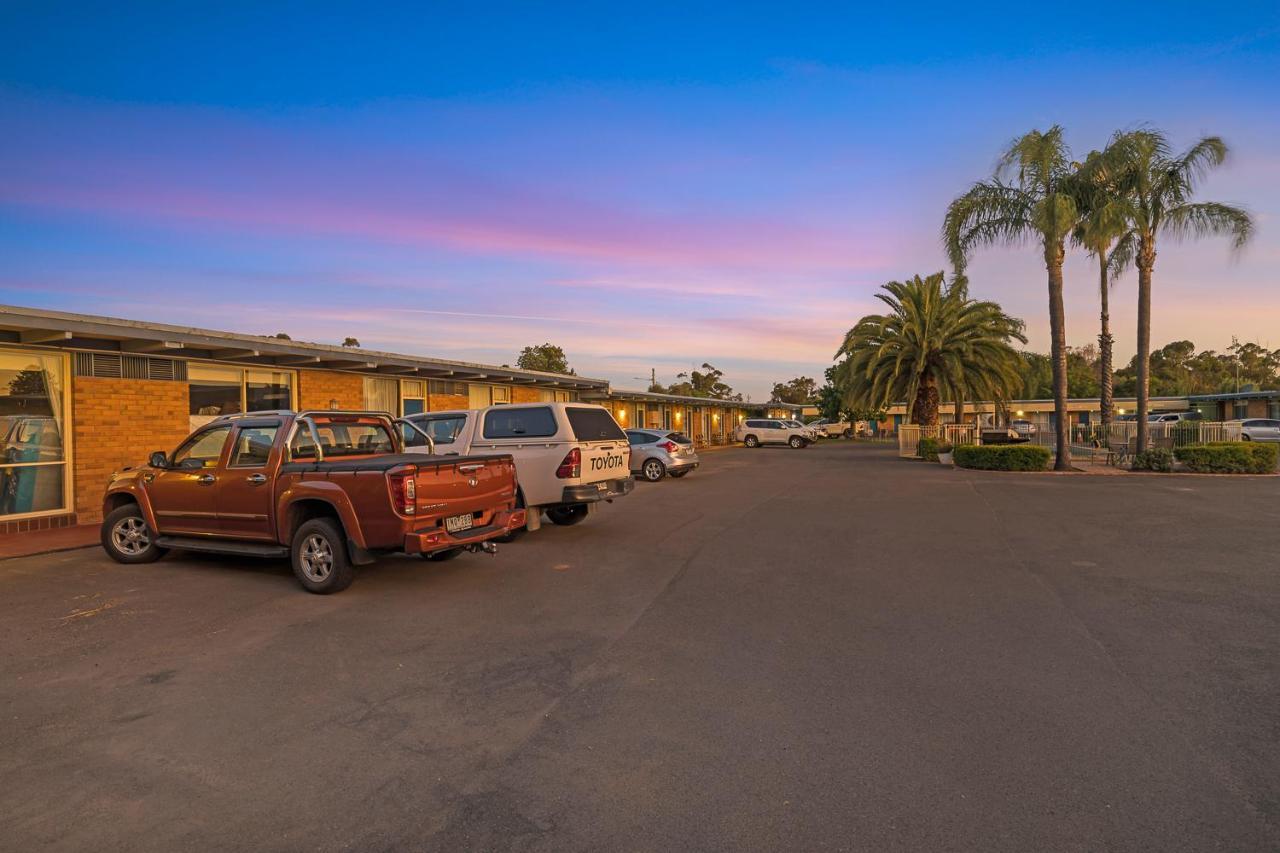 Plainsman Motel Forbes Exterior foto