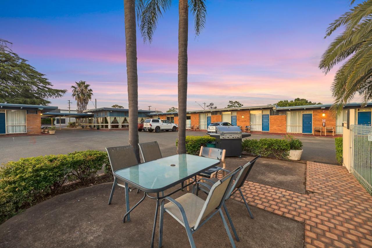 Plainsman Motel Forbes Exterior foto