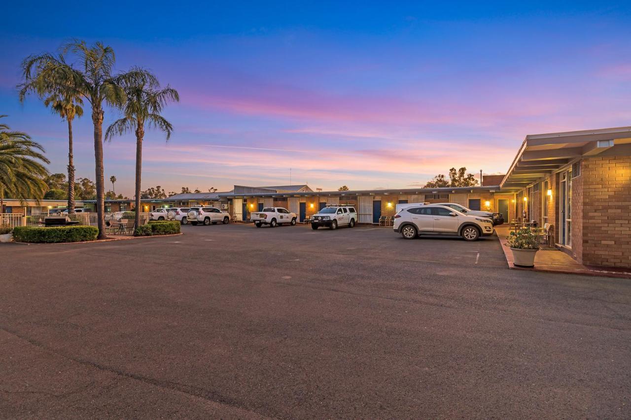 Plainsman Motel Forbes Exterior foto